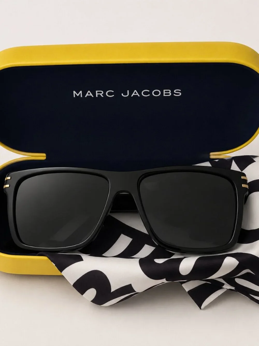 Marc Jacobs MARC 568/S Black Gold Sunglasses 58mm Case